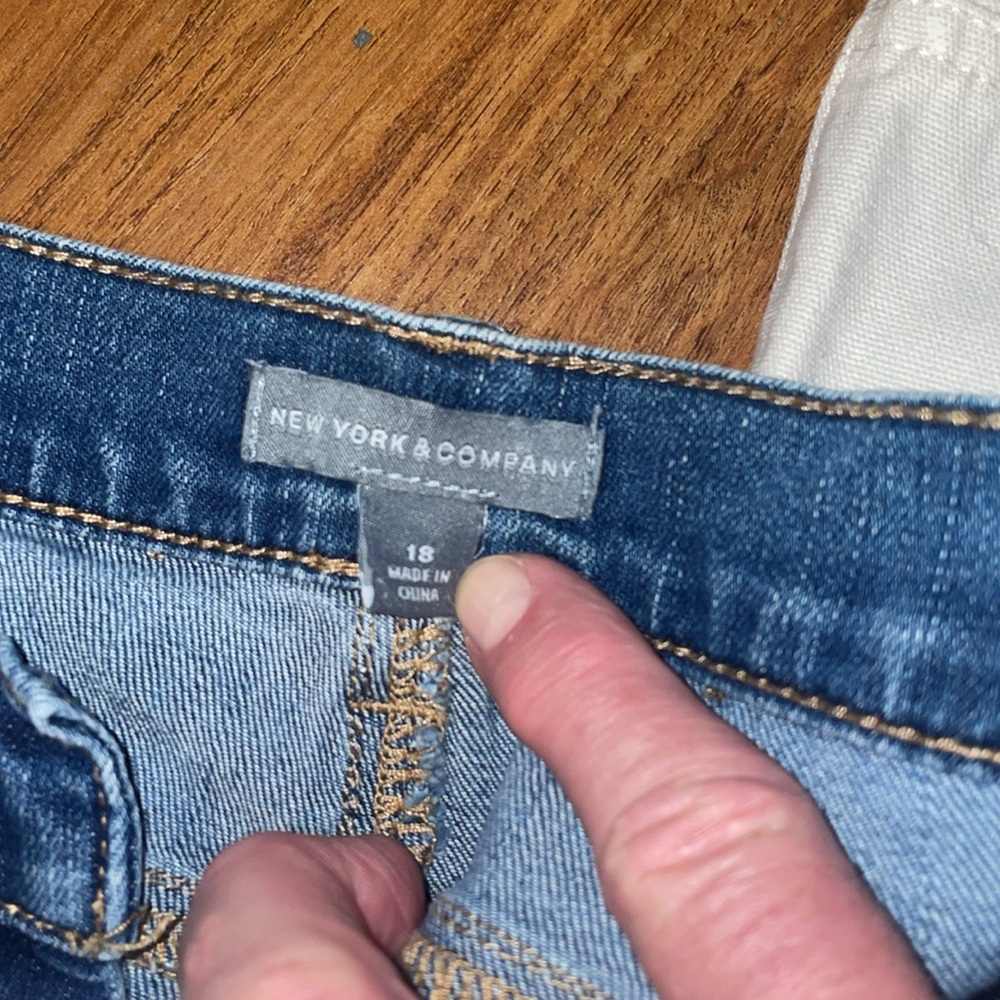 2 pair of women’s shorts size 18 plus size. Jeans shorts are Bermuda. - Picture 3 of 4